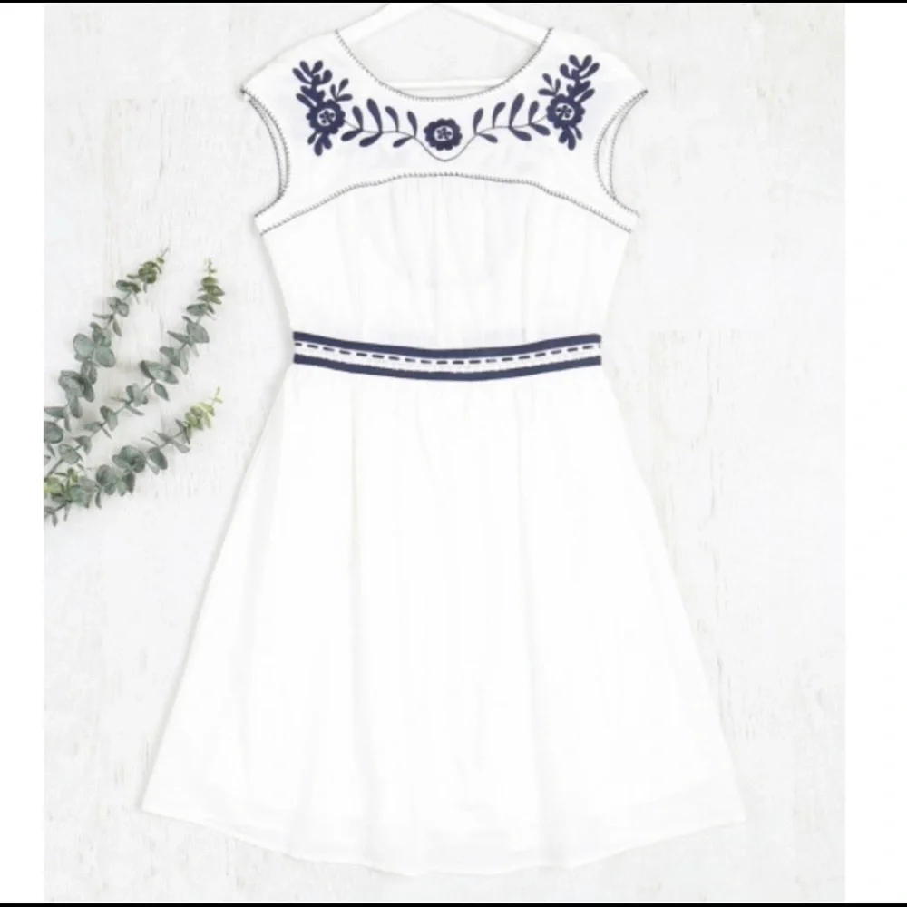 The ELISE Embroidered A-Line Dress - Picture 7 of 7